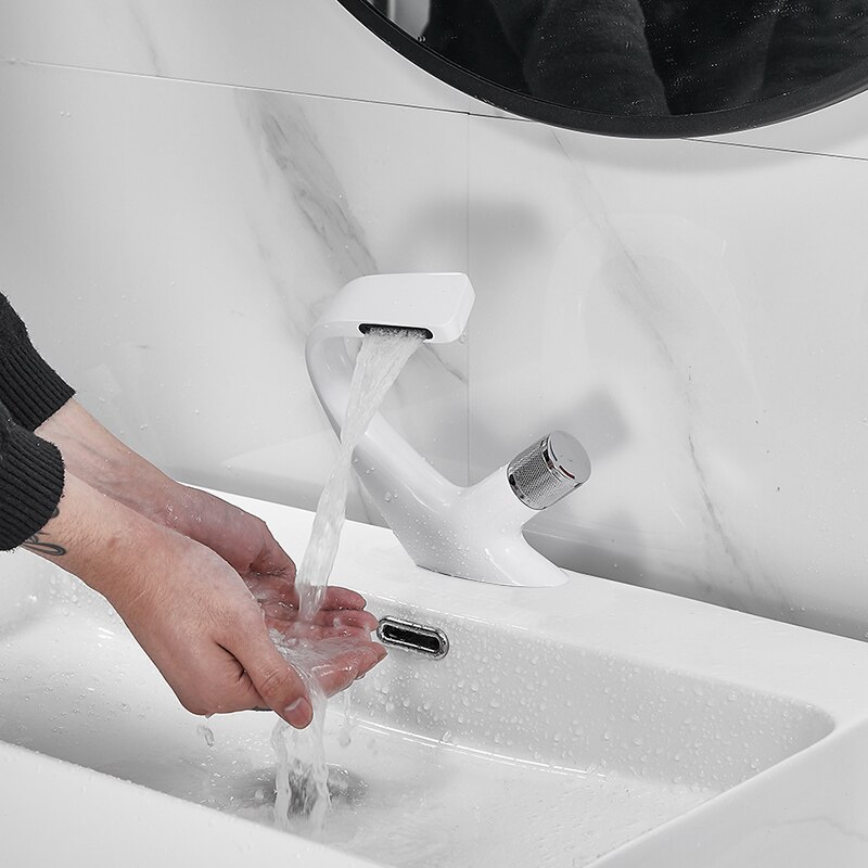 Massiv mässing köksblandare borstad svart badkran mässing enkelhållare enkelhåls handfat blandare vattenkranar, mattsvart