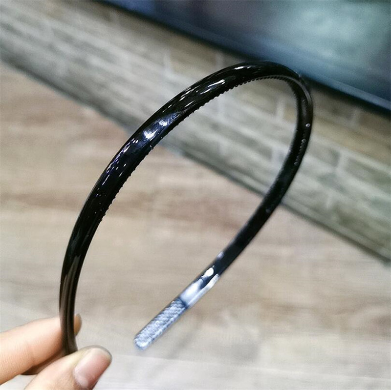 Frauen Klassische Schwarz Braun Kunststoff Stirnbänder Dünnen Klar matt Helle Farbe Haarbänder Nicht-Unterhose Haar Band Für Höhle Täglichen Verschleiß: Schwarz