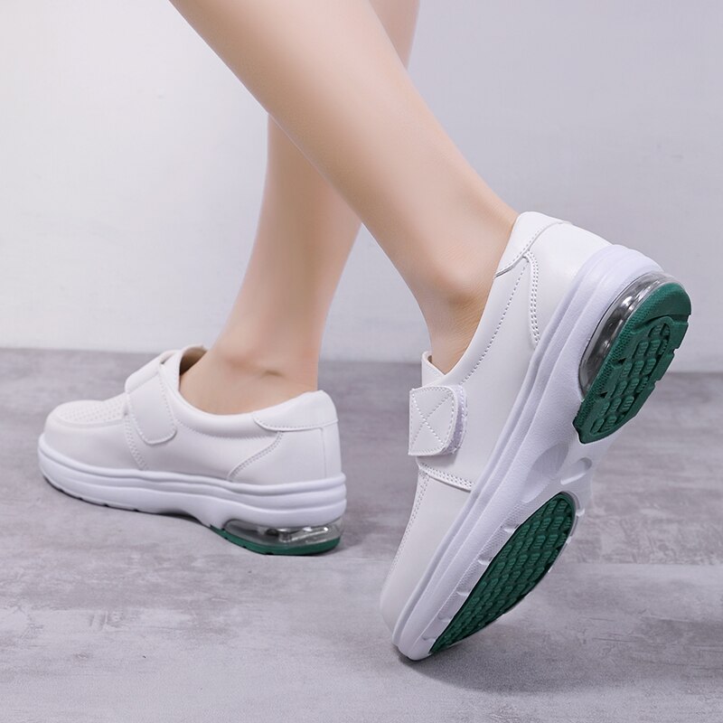 Sneakers Vrouw Verpleegkundige Klompen Schoenen-Verpleging Vrouwen Zomer Schoen Vrouwelijke Gezondheid Werk Platte Wandelschoenen Zachte Antislip Ziekenhuis Verpleegkundige schoenen