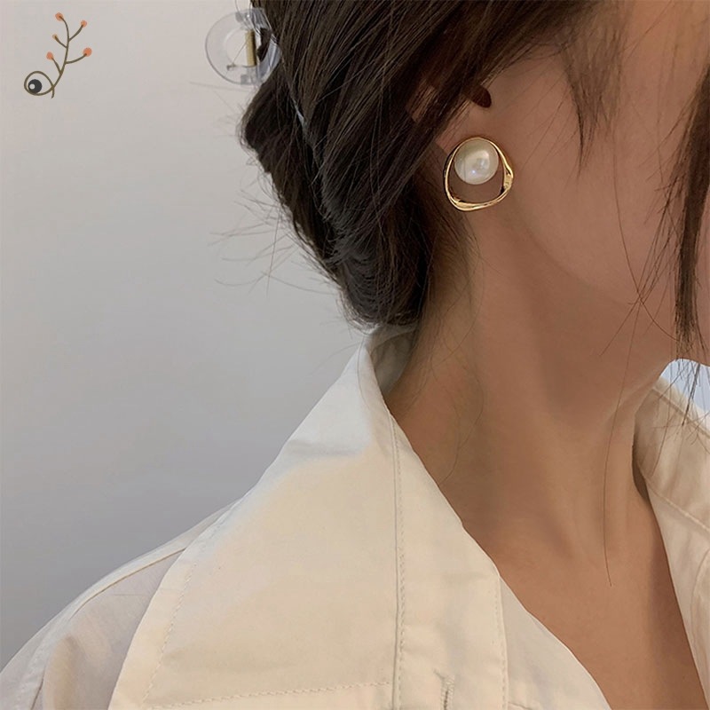 Nuevos bonitos pendientes de aro con tachuelas de perlas para mujer, pendientes minimalistas de Color dorado, aros pequeños Huggies, joyería de para boda: Color dorado