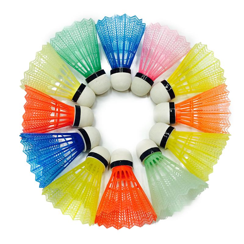12 stks Nylon Feather Shuttles Training Plastic Badminton met Grote Stabiliteit en Duurzaamheid voor Indoor Outdoor Sport