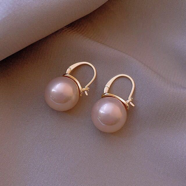 Nuevos bonitos pendientes de aro con tachuelas de perlas para mujer, pendientes minimalistas de Color dorado, aros pequeños Huggies, joyería de para boda: Color oro puro