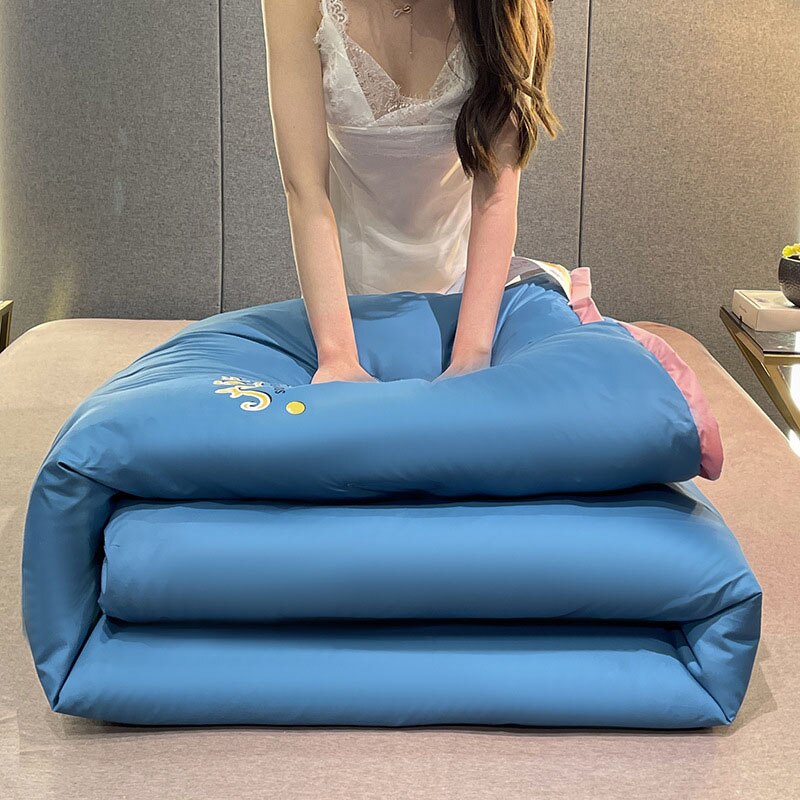 Couette matelassée grise pour lit Queen size, couette de maison légère en fibres: 180x200cm 1.5kg / Bleu