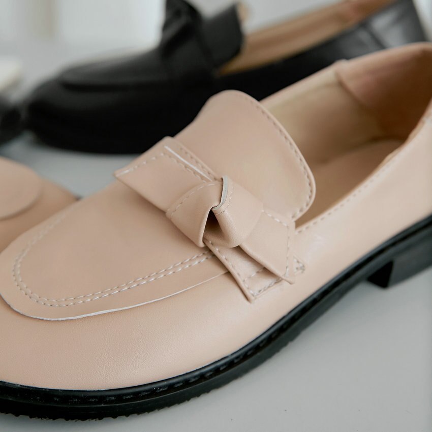 Qutaa sommerfugleknude rund tå kvinder sko pu læder casual damer pumps firkantet hæl slip on single sko stor størrelse 34-43