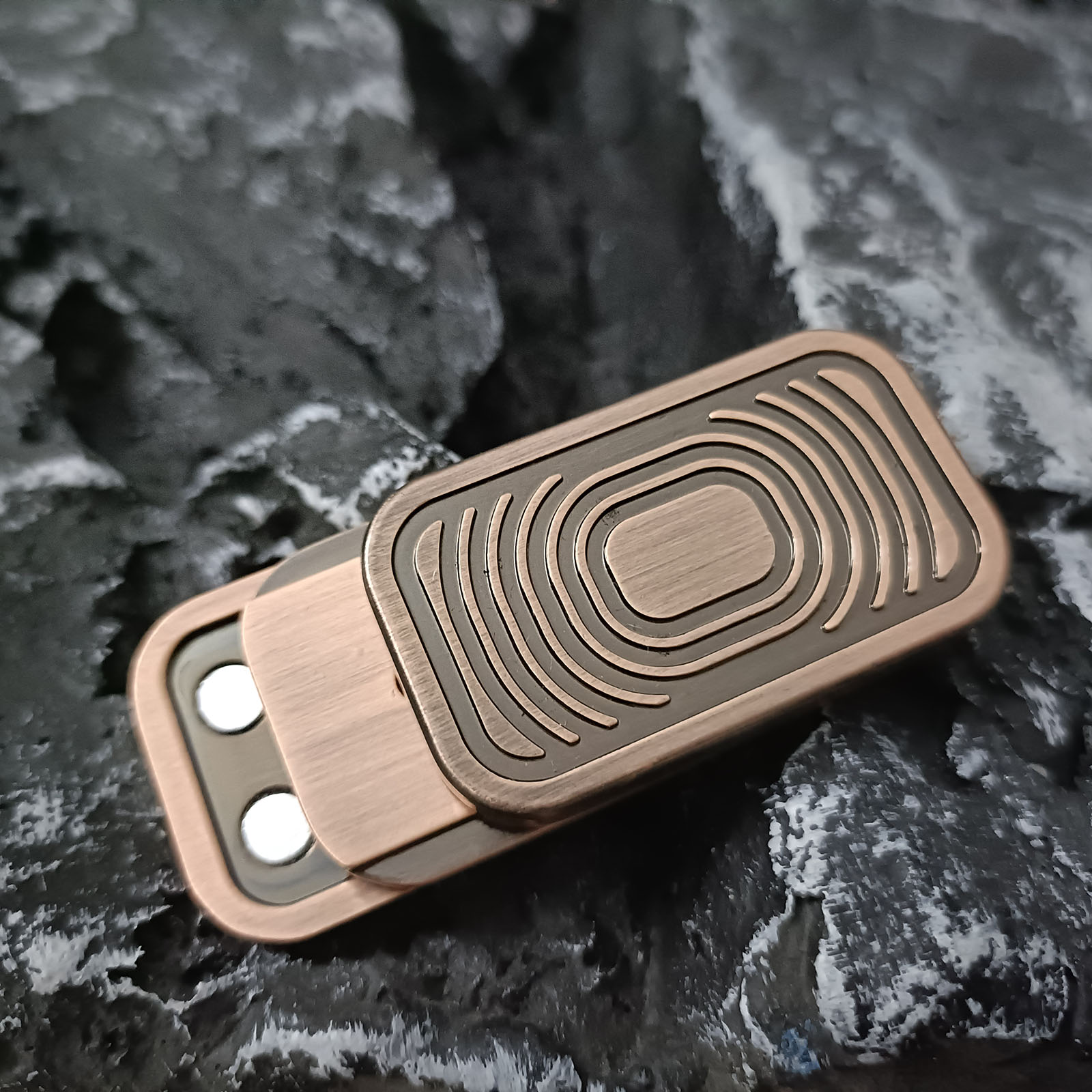 Cursore magnetico con triplo spinta, cursore magnetico per agitazione, giocattolo con cursore spingere ADHD a forma di fotocamera, pressione in metallo, clic su giocattoli agitati per alleviare lo fatica e l'ansia: Borgogna