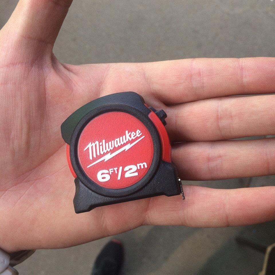 Milwaukee t48225502 fita resistente medida 2m/6 ”,13mm largura da fita, design compacto, 13mm de largura fita revestida de náilon