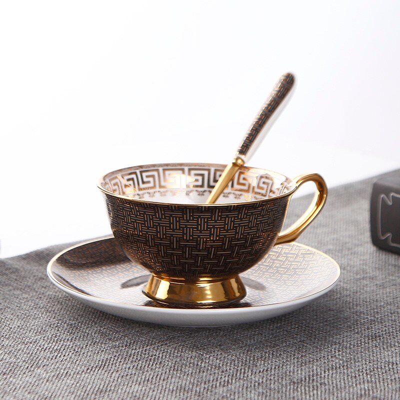 Luxury Gold Cup Set Retro Royal Tea Cup with Handle Spoon Vintage Bone China Tea Cup Set Tasas De Cafe Portable Cups Luxury: A