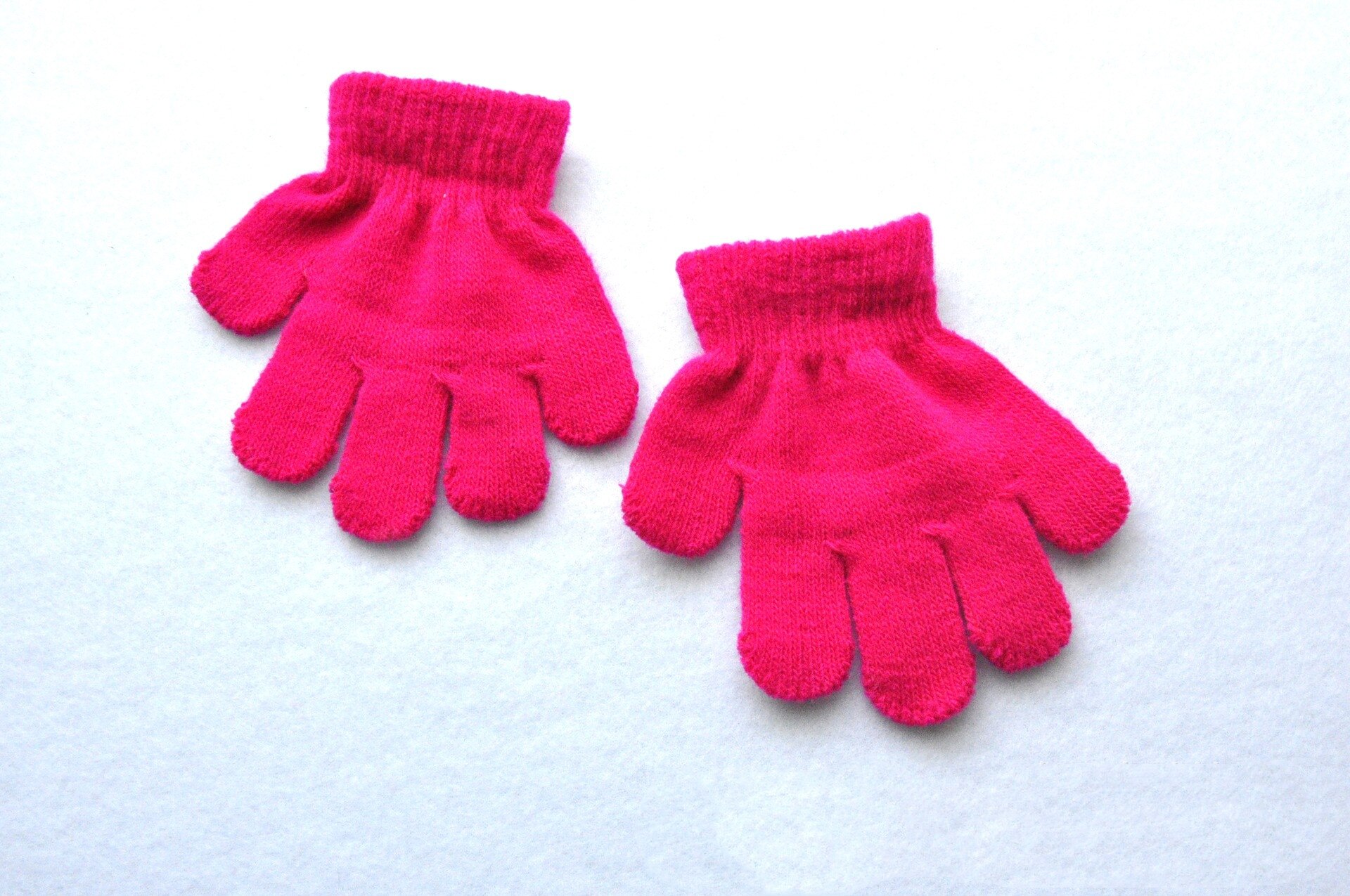 Winter Gloves Cute Baby Knit Warm Elastic Soft Gloves Child Boys Girls Children Mittens: light red
