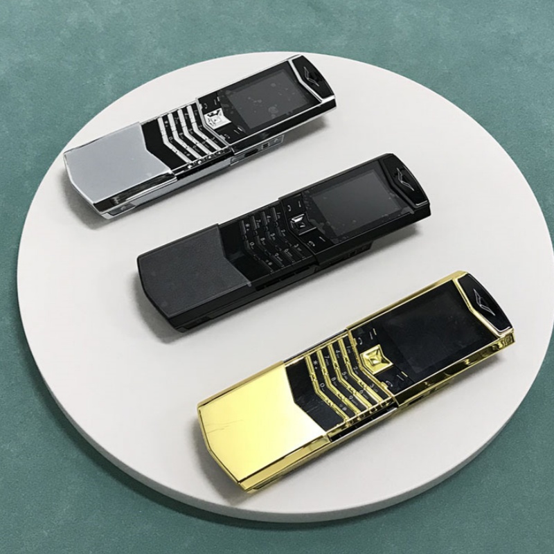 V888 Profi Schieberegler-handys,  mt6261 gsm-fähige handys 2g 2.0 zoll bildschirmdiagonale, Dual-sim- und Dual-bereithalten-funktion  mp3/mp4 fm bluetooth-funktion. klassisches mobiltelefon.