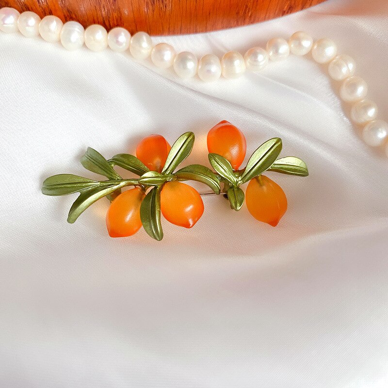 HUANZHI Retro Art Fruit Glazed Freshwater Pearl Leaves Orange Brooch for Women Men Overcoat Accessories Jewelry