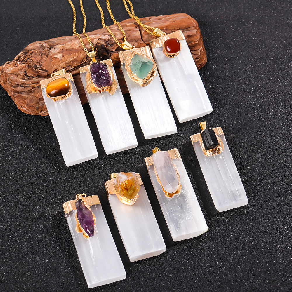 Amuleto de cristales curativos de Reiki con colgante rectangular plano de citrino amatista con incrustaciones de selenita cruda Natural con tapa chapada en oro