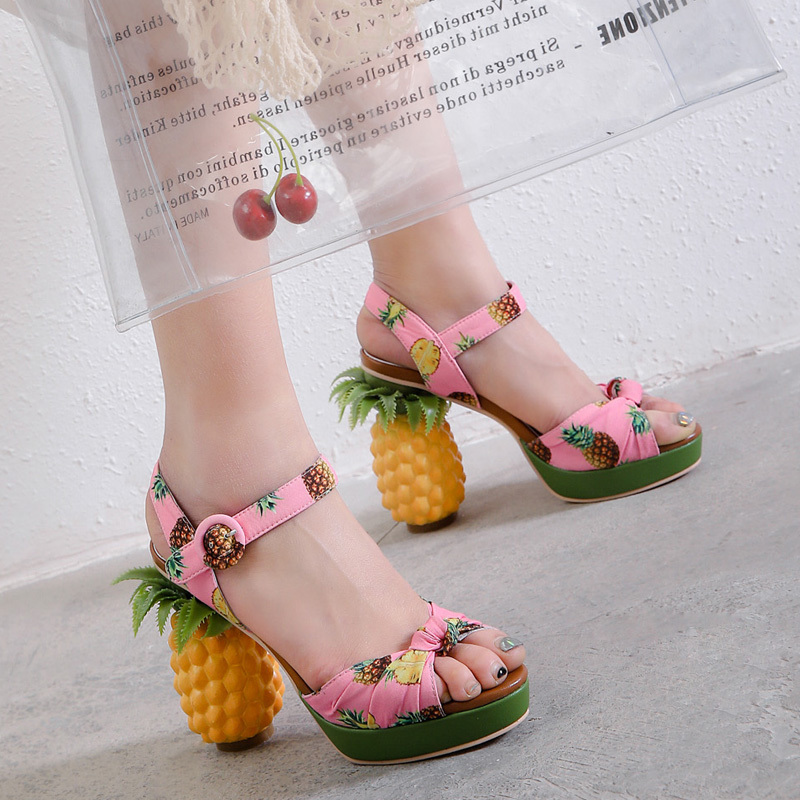 Kvinders peep toe pink ananas frugt printede sandaler sommer mærkelige højhælede slingback sko pumps ankel spænde sød  c403