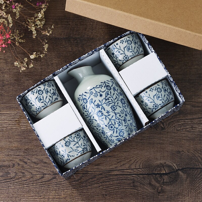 Japanese Style Vintage Blue and White Porcelain Wine Set Ceramic Hip Flasks Sake Cup Ceramic Crafts Home Wine Pot Tea Cup: Cups blue And White