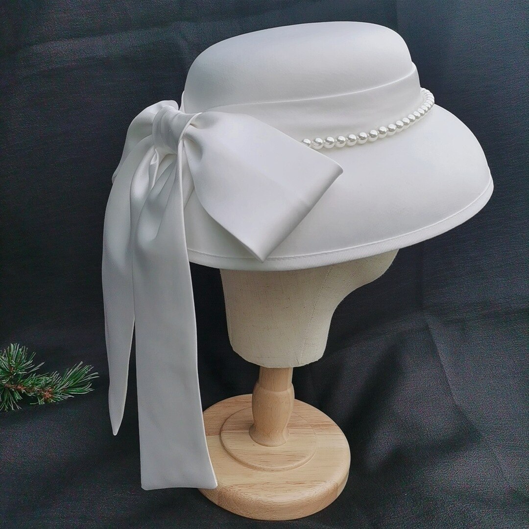 Käsintehty iso valkoinen häähattu satiini jousi helmi fedoras hattu naisten cocktail hevoskilpailujuhlat kirkko morsian hattu sombrero: Default Title