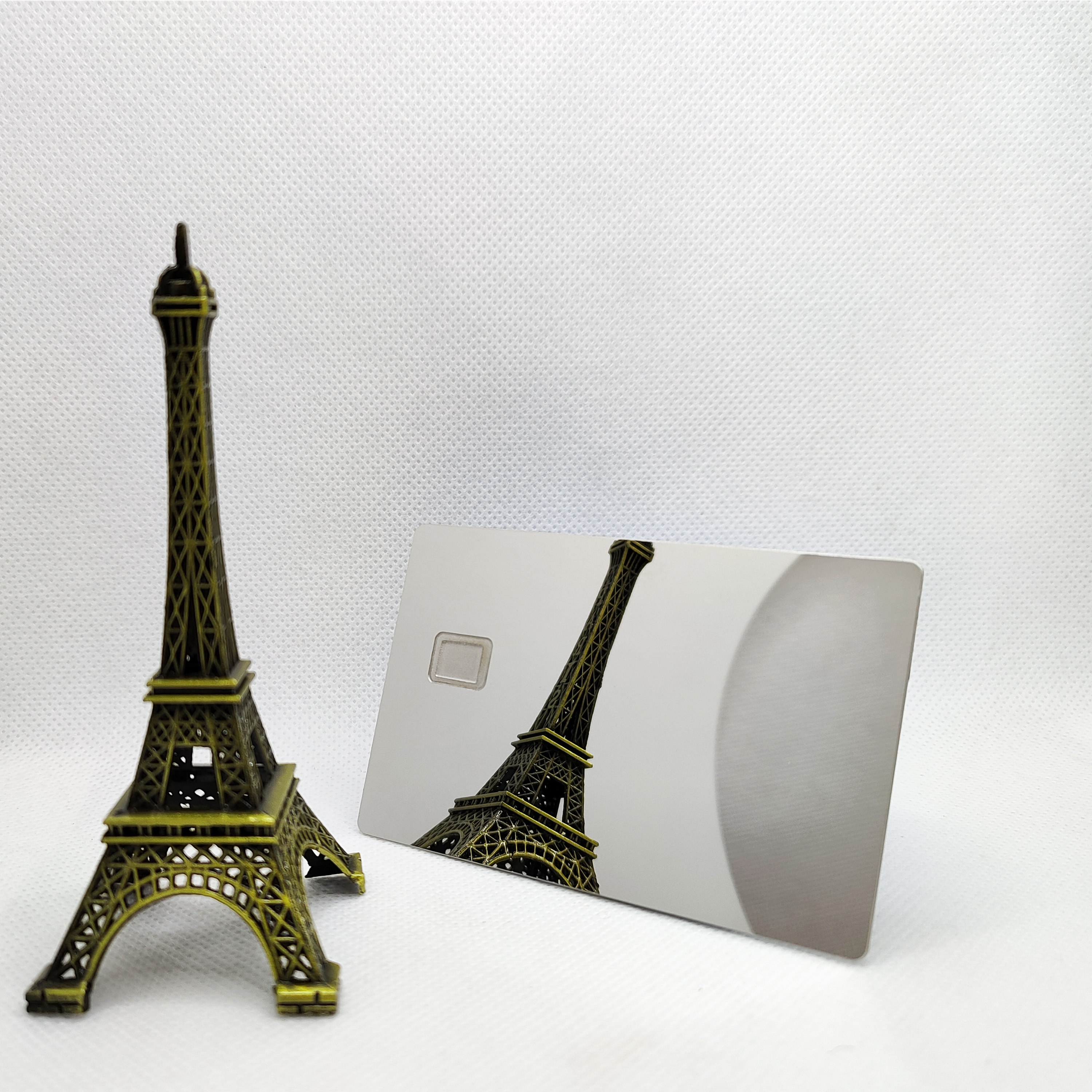 1 Piece 0.8mm Credit Card Size Mirror Reflective Printable Metal Membership Polished Card With Chip Slot and Signature Bar