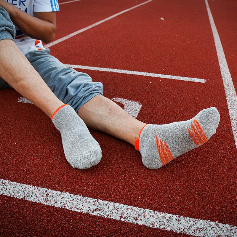 Atmungsaktive Sport-Socken Männer Freien Wicking Athletisch Laufschuhe Socken Rutschfeste Wandern Basketball lässig Socken Männlichen