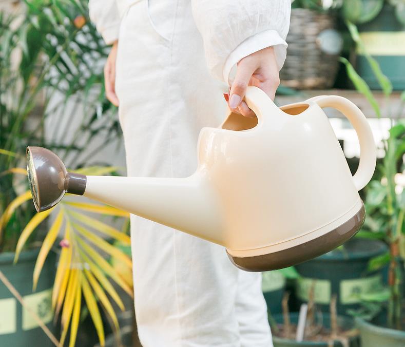 4L Watering Can Plants Watering Jug Garden Outdoor Long Nozzle Large Capacity Plastic Watering Pot Sprinkler Fertilizer Pot