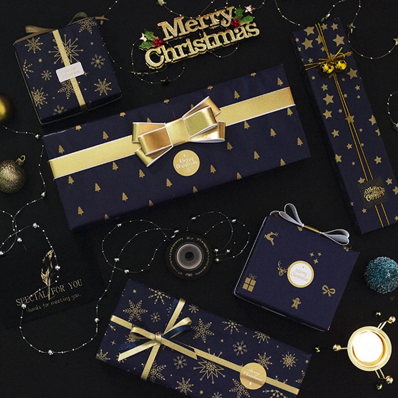 Marineblauw En Goud Kerst Cadeaupapier Kleine Sterren, Kerstbomen, Sneeuwvlokken, Kerst Speciale Inpakpapier