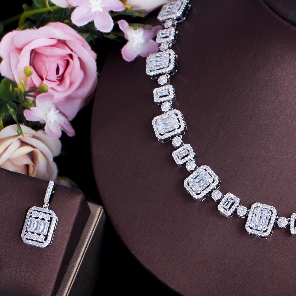 Tre orecchini scintillanti con zirconi cubici Color argento orecchini geometrici quadrati collana Set di gioielli da sposa per spose TZ616