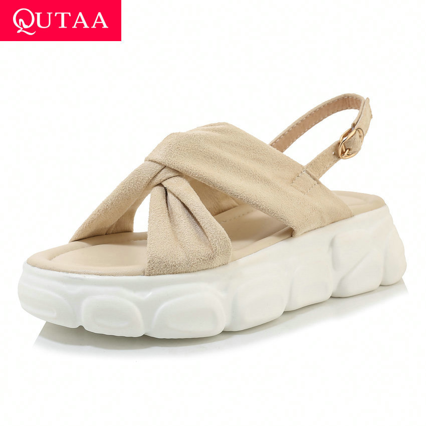 Qutaa rygstrop platform kvinder sko kilehæl spænde sandaler åndbar flock sommer dame pumps stor størrelse 34-43