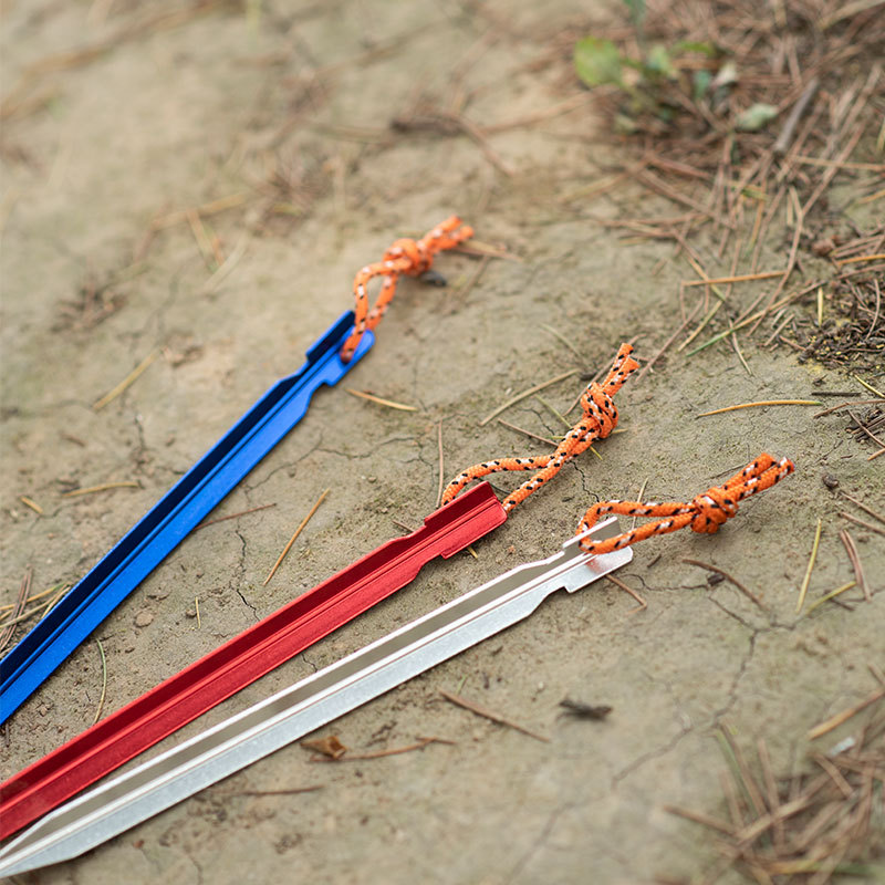 8 sztuk/paczka śledzie do namiotu stopu Aluminium Camping trójkątne ziemi słupki gwoździe do stoczni ogród plandeka na namiot baldachim 18cm lekki