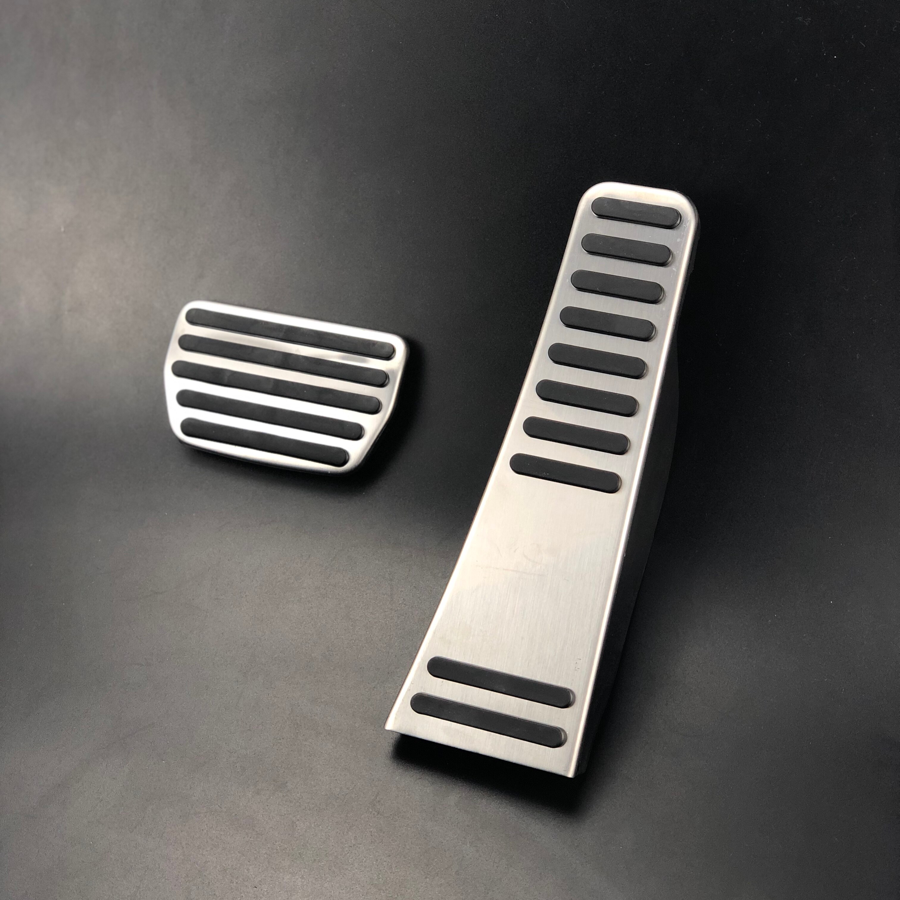 Car accessories Fuel Brake Pedal For Volvo S60 S60L V60 XC60 XC70 S80 S90 V90 XC90 XC40 S40 V40 C30 C70 LYNK&CO GEELY BOYUE