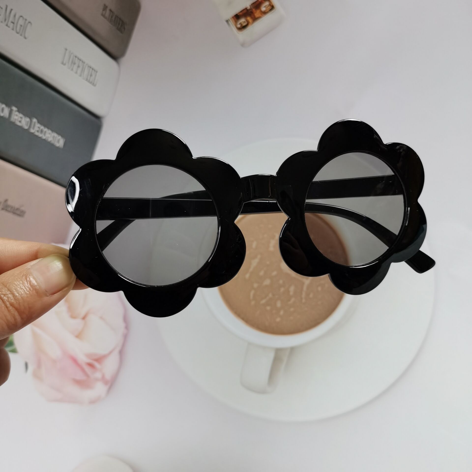 Vintage børn solbriller børn pink nuancer runde briller baby søde blomst solbriller drenge piger eyewear oculos: Sort