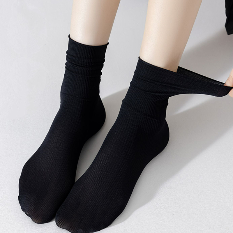 10 paires de chaussettes de tube de soie de glace mince pour femmes chaussettes d'été cool mi-mollet chaussettes de glace noires et blanches chaussettes de glace Pile Pile chaussettes de dames