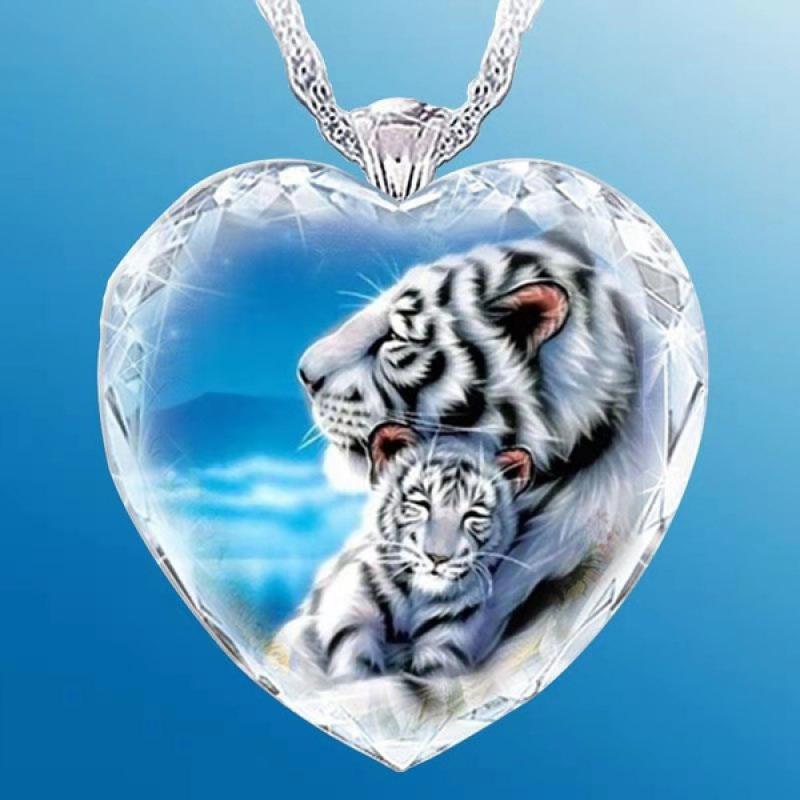 Accessories for women, vintage pendant necklace, crystal jewelry, tiger mother and child heart-shaped crystal necklace