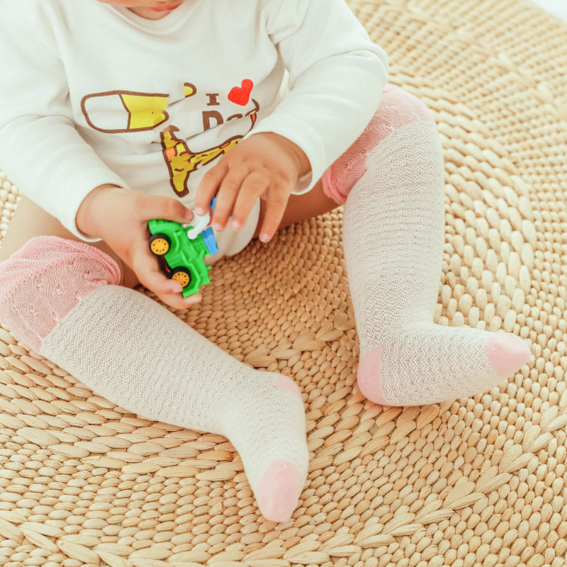Frühlings- und sommer-netzstrümpfe für babys, farblich abgestimmte dünne, atmungsaktive babysocken, hohe socken für mädchen