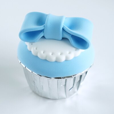 Fondo de simulación de fondant pastel azul cielo cupcake adorno de de cumpleaños para niños: Rojo rosado
