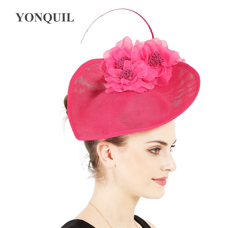 Witte hoeden voor grote feesten, fascinators voor vrouwen, veren, prachtige bruidshoeden, bruidshoofddeksels, sombrero, bloemenhoofddeksel voor dames.