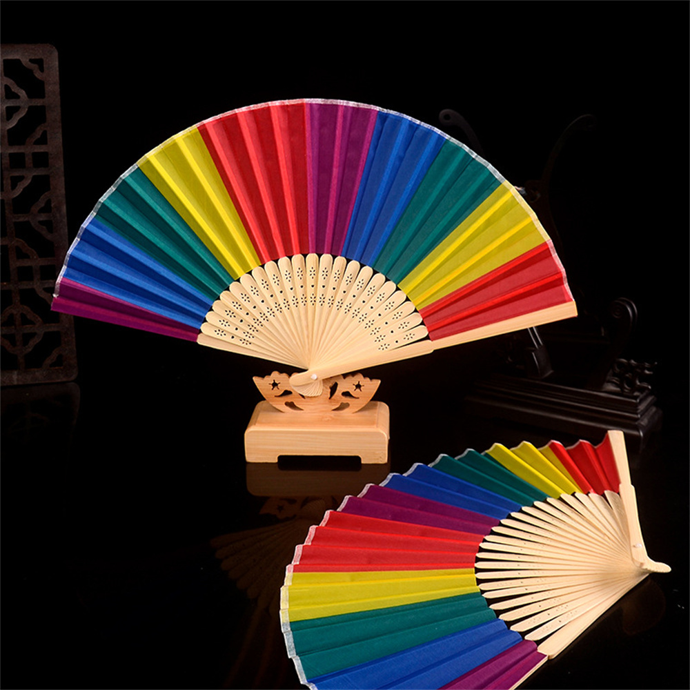 Letni Tęczowy Składany Wachlarz Ręczny na Wesele Dekoracja Rekwizyty Wachlarz Festiwal Taniec Bambusowe Kości Wachlarz z Tkaniny