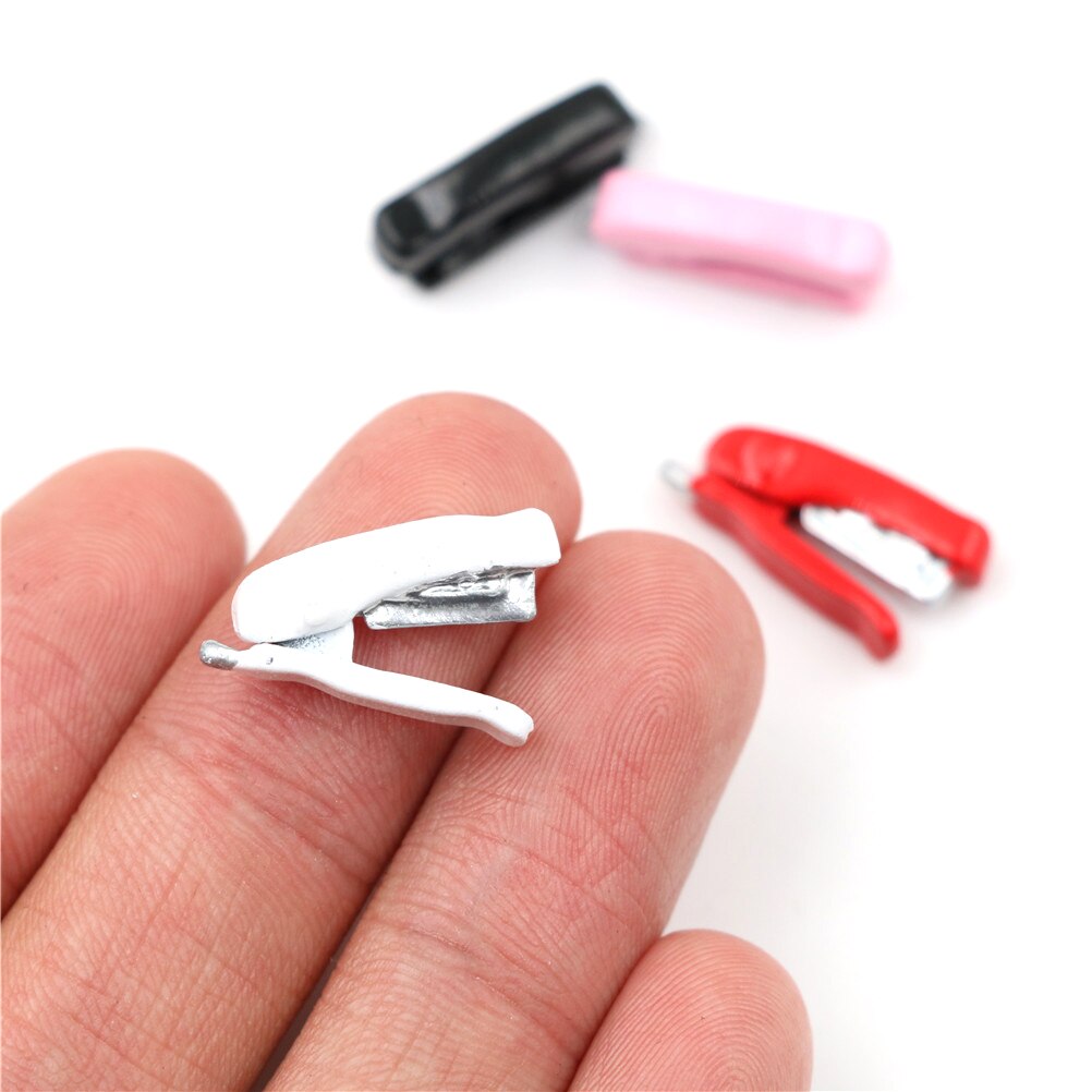 1pcs Mini Stapler Dollhouse Miniature 1:12 Toy A Metal Pink Stapler Length 1.9cm Doll Accessories Random Color