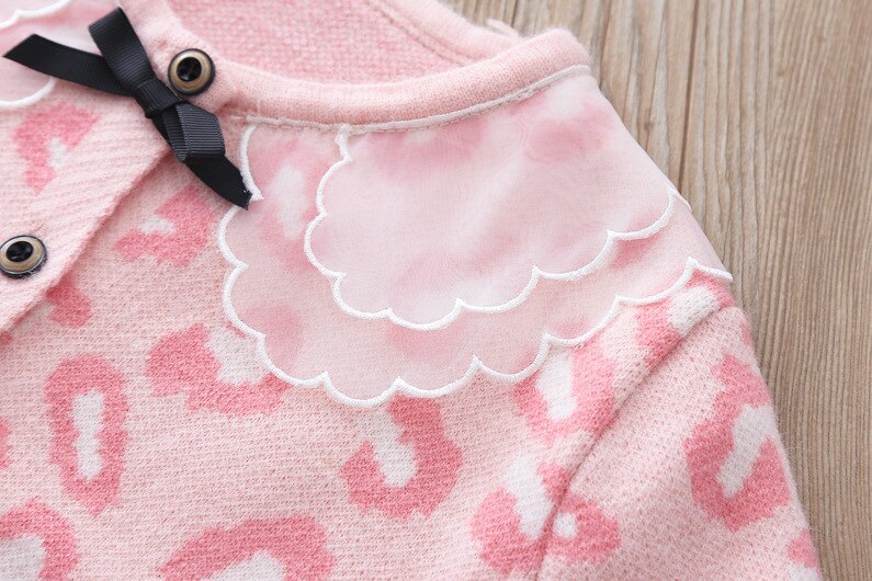 Del bambino Delle Ragazze del Cappotto di Modo di Autunno cardigan Del Leopardo Sveglio del lavorare a maglia Vestiti Dei Capretti Dei Bambini Giacca di Cotone Maglione di Lavoro A Maglia Dei Vestiti per La Ragazza