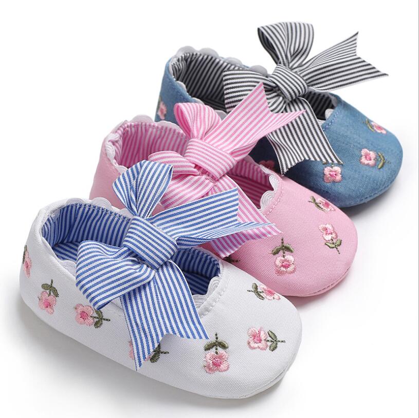 Nyfødte baby krybbe sko bløde bund skridsikre sko fodtøj frisk broderi blomst pige stribe bowknot sko