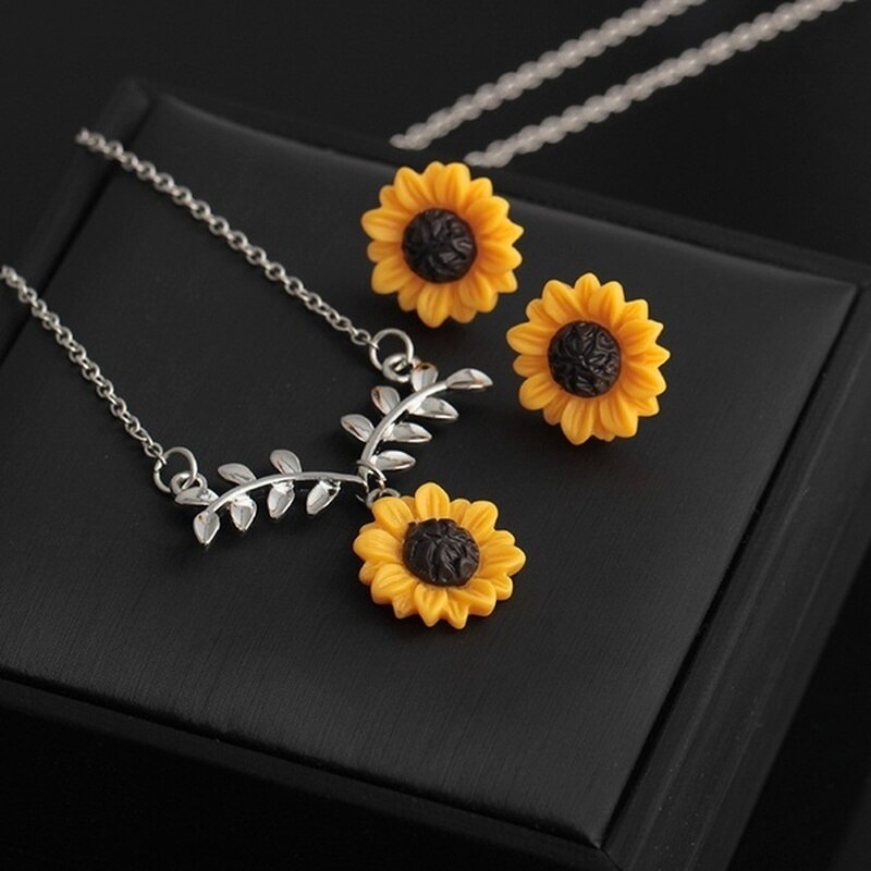 5PCS/Set Necklace Earring Bracelet Ring Jewelry Set Women Accessories Sunflower Jewelry Charm Pendant Necklaces: 4