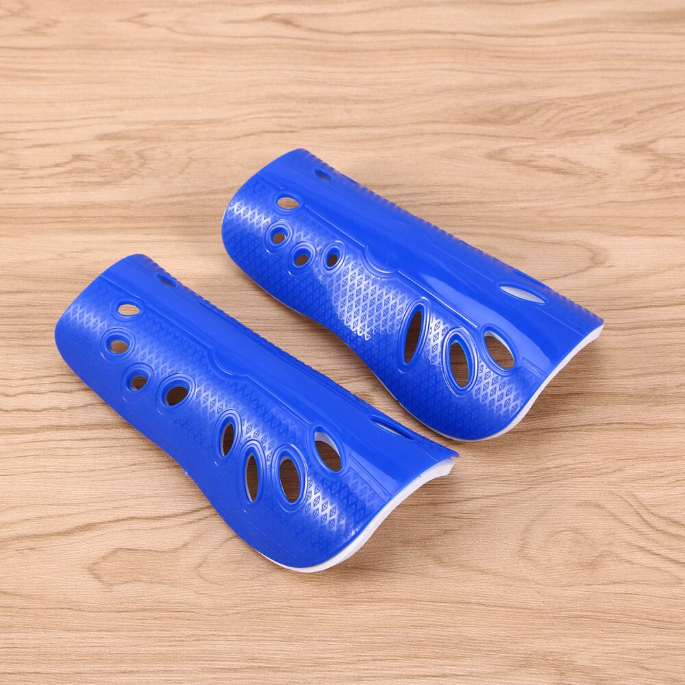 1 paar Leichte Atmungsaktive Erwachsene Kalb Schutz Getriebe FußBall Ausrügestochen für Männer (Weiß): blau