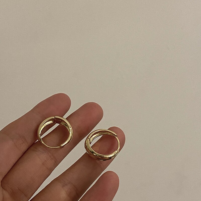 AOMU Einfache Chic Messing Metall Gold Hoop Ohrringe Vintage Runde Kreis Twisted Geometrische Ohrringe für Frauen Haken Punk Ethnische: P