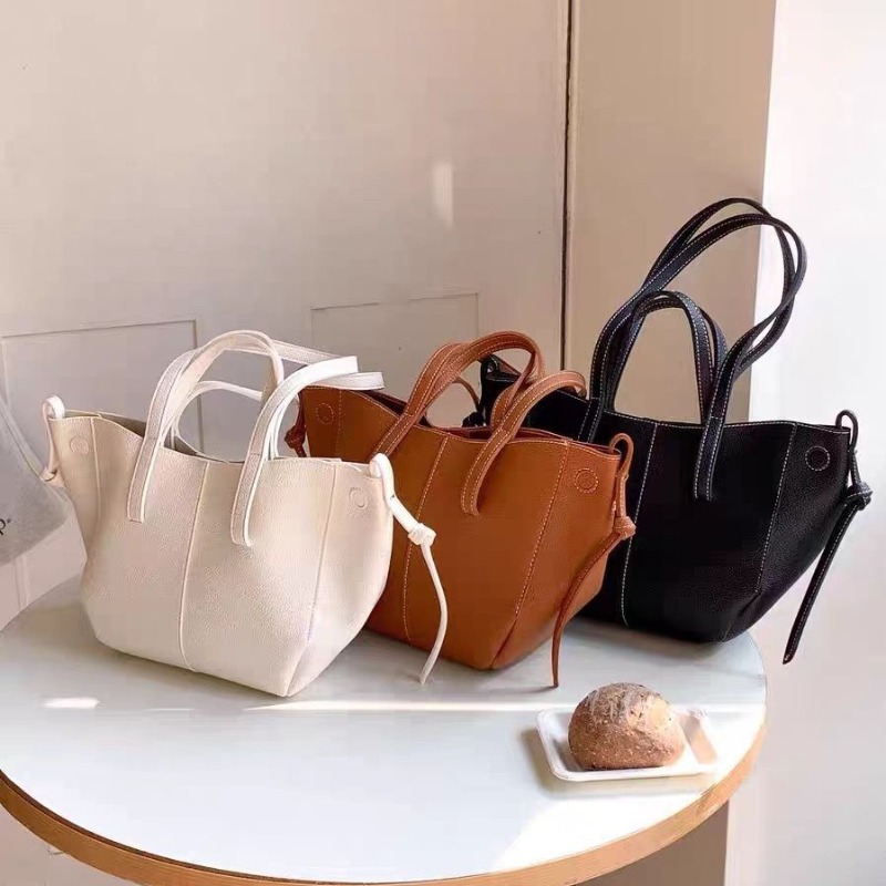Handheld tote bag with large capacity, trendy and fashionable women's bag, niche and high-end single shoulder bag