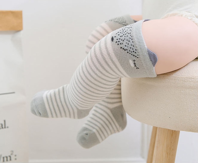 4 cor Infantil Bebés Meninos Meninas Socks Outono Inverno Quente Algodão Padrão Animal Anti-Slip meias até o Joelho Meias Altas Bebê casual Vestindo