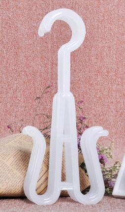 50pcs slipper hanger shoes supermarket sandal hook holder people cotton-padded shoe plastic hook hanger: 4111 Translucent