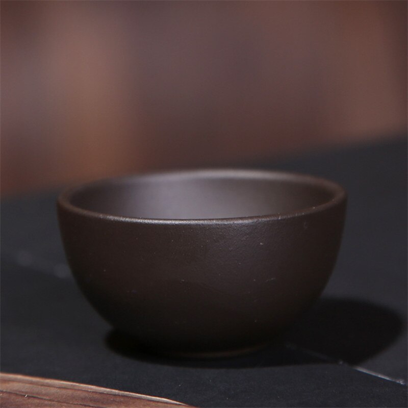 2 stk / sæt yixing rå malm lilla ler tekopper håndlavet keramisk tekop kinesisk kung fu drinkware lille te skål kontor vand krus: Sort s