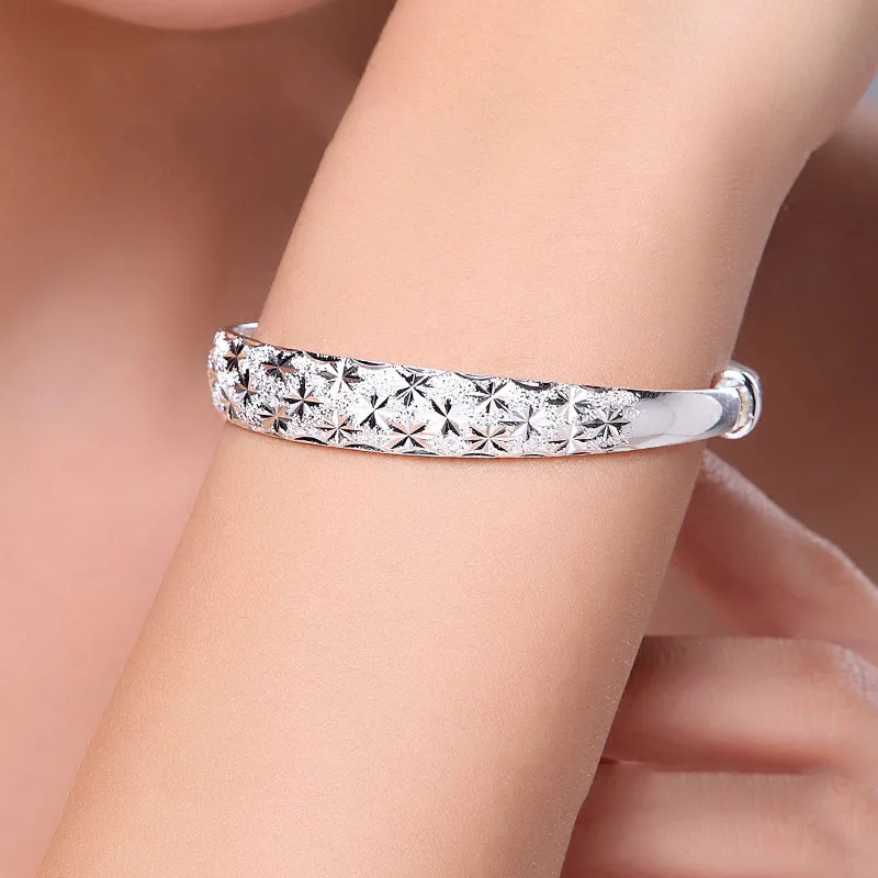 Fijne 925 originele romantische gipskruid sterrenarmbanden van sterling zilver voor dames, perfect als feest- of bruiloftsaccessoires.