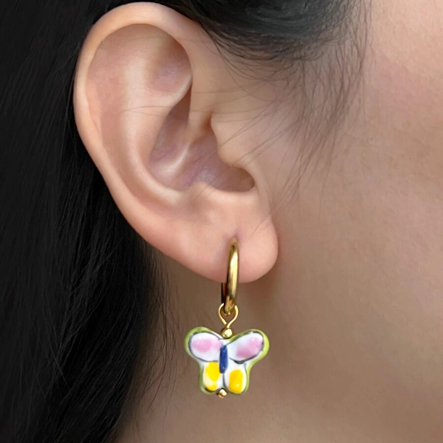 Cuentas de cerámica pintadas con mariposas para mujer, aros de acero inoxidable, círculo pequeño, pendientes encantadores, joyería para 2022