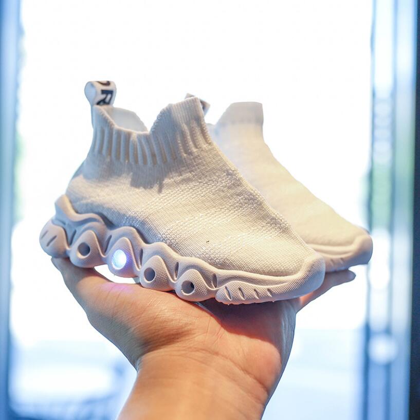 Størrelse 21-30 børnesko selvlysende sneakers til børn småbørn piger sko led sneakers til drenge piger børn sko sneakers med lys: Hvid / 30 ( indersål 18.5cm)