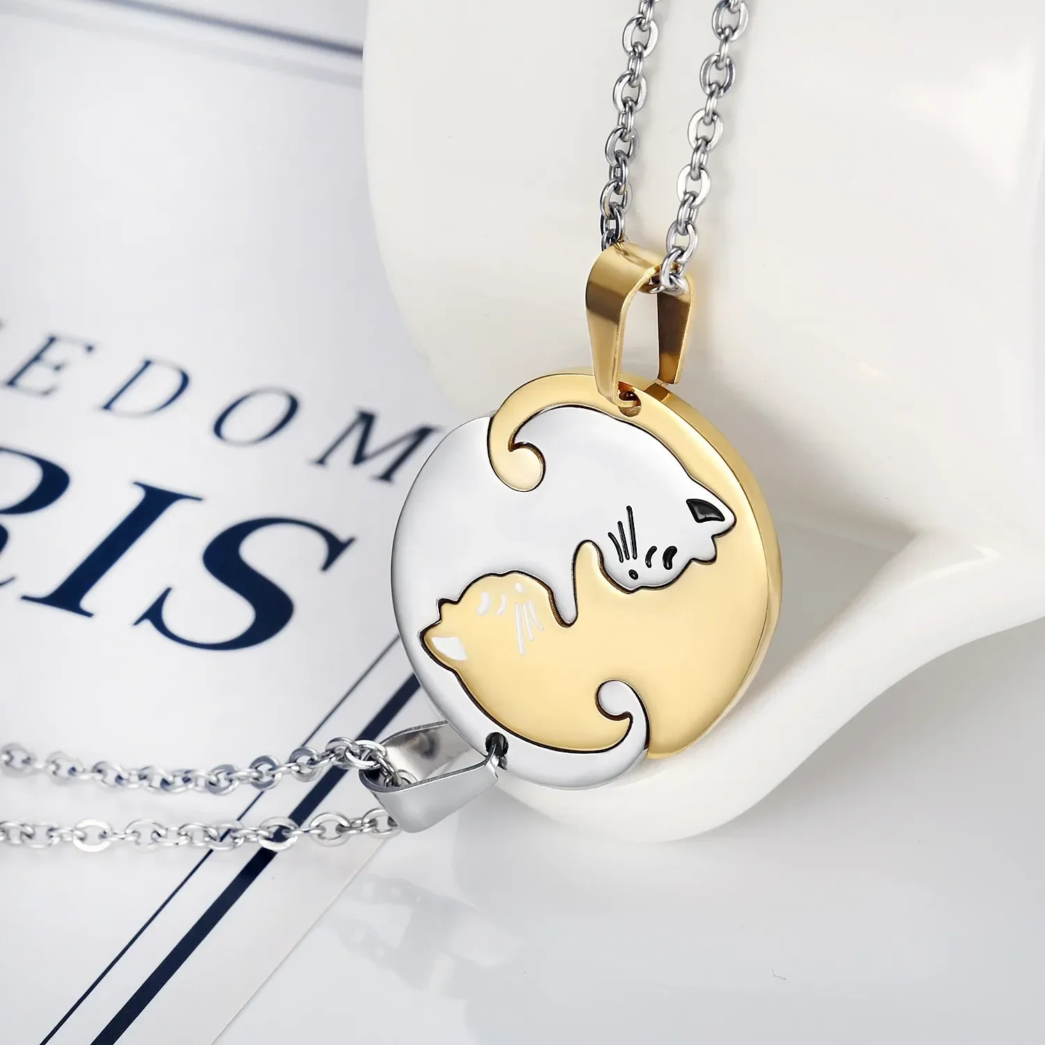 Amor imán pareja Color a juego collar Simple deseando piedra Heartbreak costura colgante hombres y mujeres joyería: Color amarillo claro
