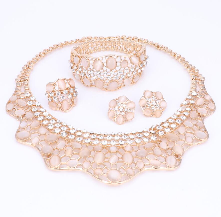 Mooie ketting armband oorbellen ring fijne afrikaanse sieraden sets kralen goudkleurig dubai bruiloft: Beige