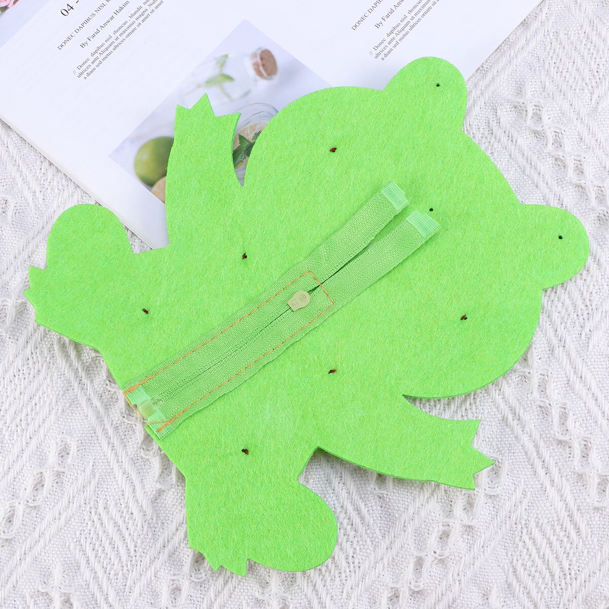 Non-woven Button Hand-made Zipper Toy Teaching Aid Early Learning Education Toys (Frog)
