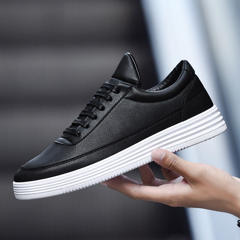 Män sneakers mjukt läder fritidsskor platt märke sneakers herr vita skor svart  ka015: Svart / 7